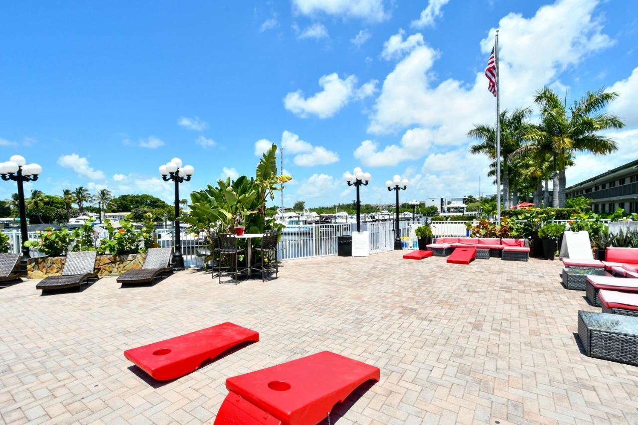 Remodeled, Huge Pool, Tiki Bar & Grill, Quiet Room Sarasota Exterior foto